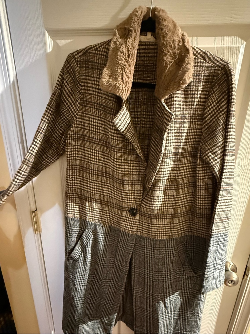 Mystree Checked Trench Coat with Faux-Fur Collar - Brown/Gray